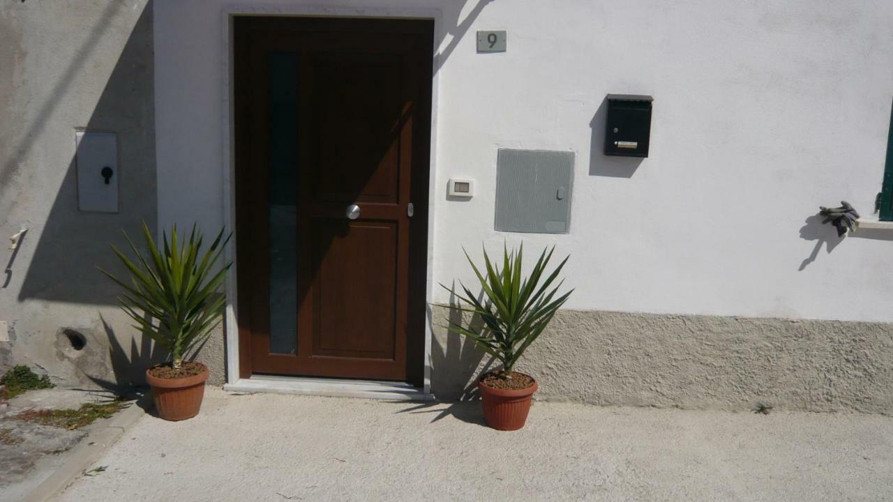 La Casa Di Balto, Un Nido Per 2 Apartment Castelnuovo Magra Luaran gambar
